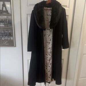 Elegant Black Women's Coat with Faux Fur Collar